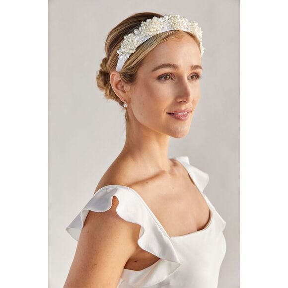 Francesca’s Sophia Flower Pearl Headband - Picture 1 of 2